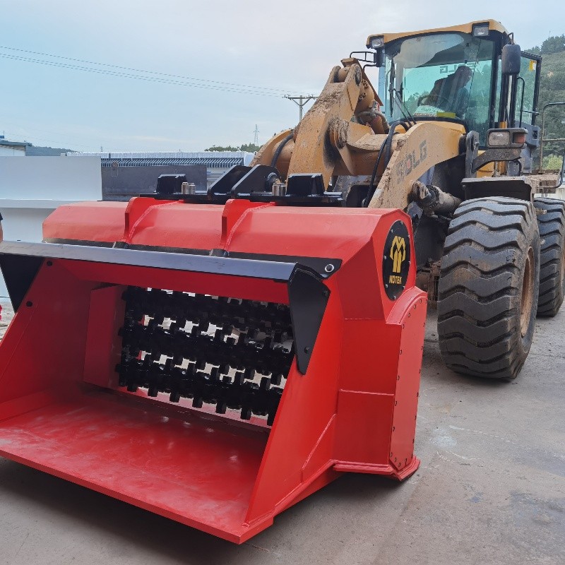 screening bucket (44)